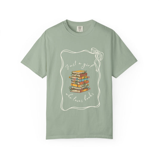 Just a girl who loves books T-shirt